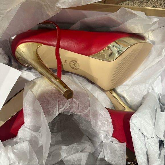 Brand New in Box Micheal Kors Pumps - Picture 2 of 6
